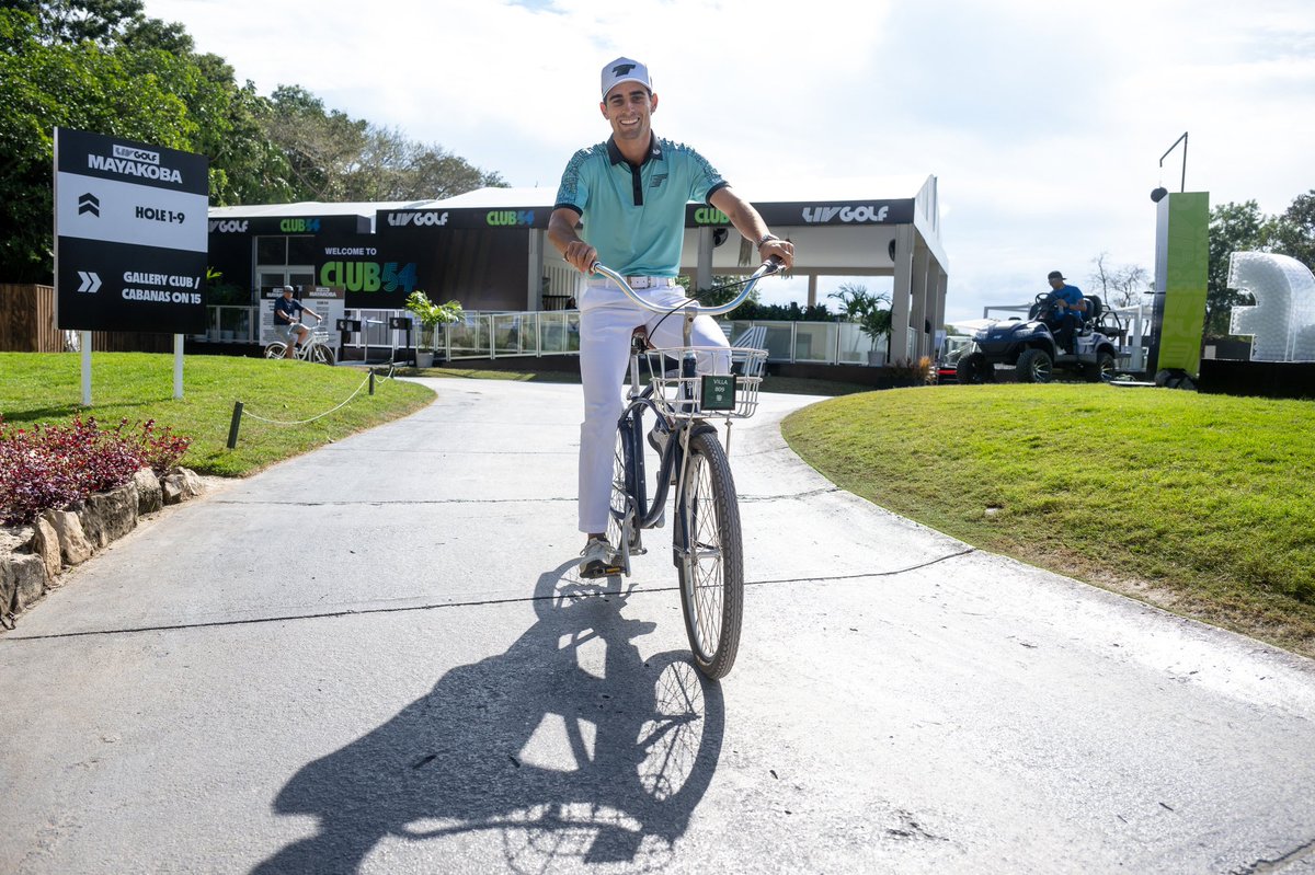 Note to self: the day Niemann shot 59 in LIV Mayakoba, he arrived to the course on a bike.

#LIVGolf