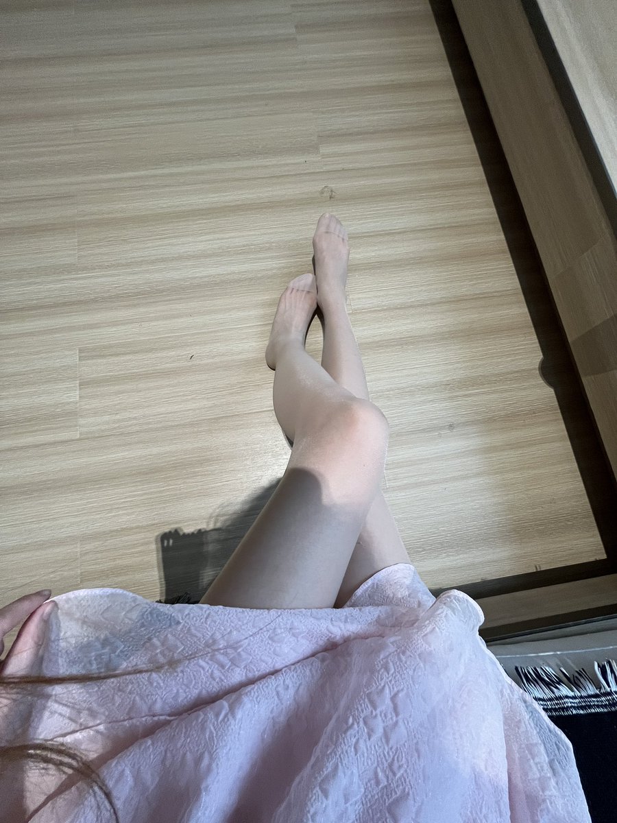 AprilB14814's tweet photo. 湖南 益阳发货   代号： 岁岁   年龄 20   jio码36  身高 160  体重 90   小脚脚超级粉   内衣 内裤 丝袜都出  （可以定制看要求能不能接受）不漏点不漏脸 接受定制视频  （不能过分） 不线下 不面交 不出食物  包括圣水    衣物可以加天  加钱就行 可以接受商量定制原味 #素人开发  #素人原味 #原味 https://t.co/weeUUtUFWv