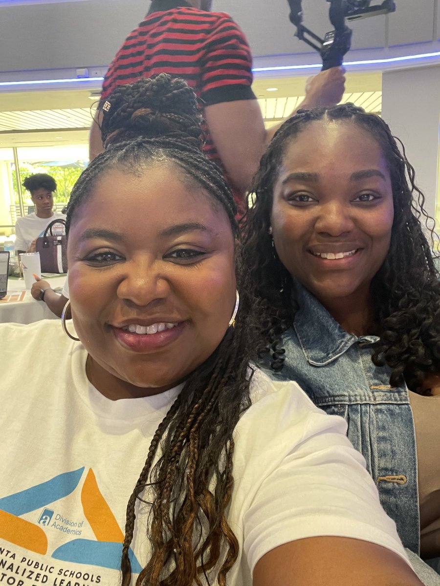 APSITTonya's tweet photo. Celebrating APS Personalized Learning Fellows 2024! 🎉
#LiveLearn #APSFellows24
@APSInstructTech @ZooATL https://t.co/FOsDk20vzm
