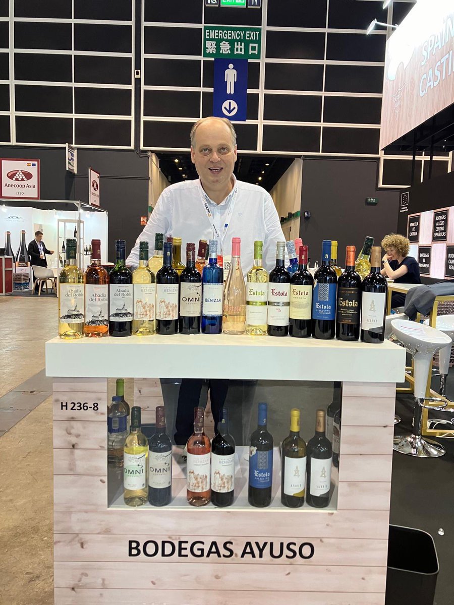 Esta semana hemos participado en #Vinexpo Hong Kong junto a otras 18 bodegas en el stand de @vinodelamancha. Una cita clave y puerta de entrada al mercado asiático, con la que nuestro Consejo Regulador intensifica la promoción exterior de esta primavera.