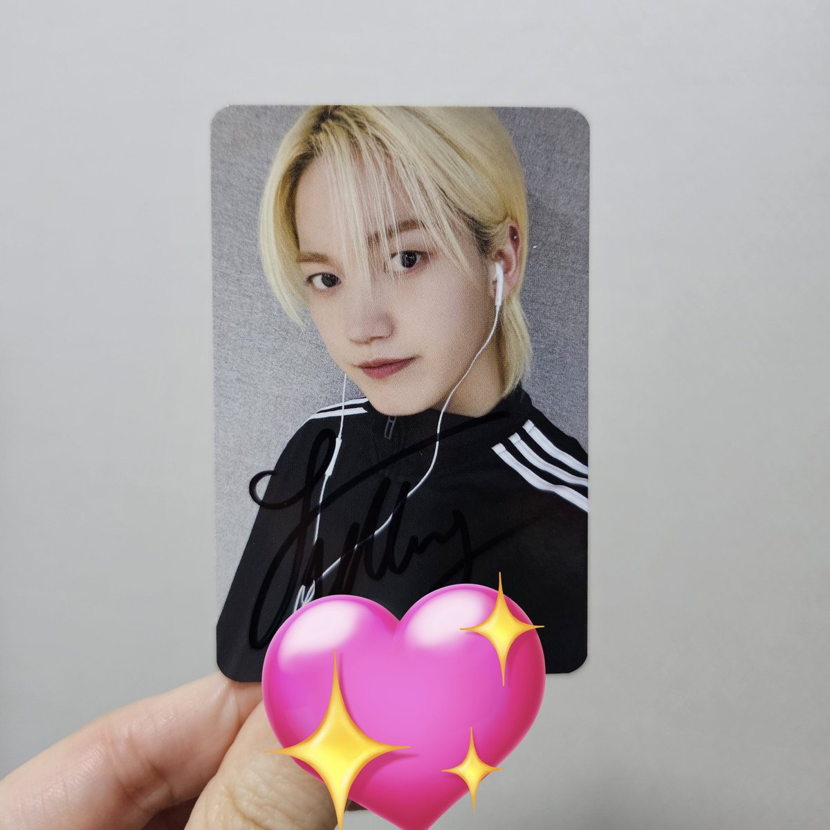 BUYnSELL48's tweet photo. 5/18 온앤오프 메이크스타 대면팬싸
❤️운동복 싸인포카 교환❤️

저 : 승준
💡: 효진

교환 원하시는 분 옾카로 연락주세요🙏🏻
https://t.co/kRipe31kdK

온앤오프 ONF 효진 창윤 이션 승준 제이어스 재영 와이엇 민균 엠케이 유 유토 포토카드 리더즈 양도 교환 싸폴 미공포 분철 https://t.co/jHiyJhd17T