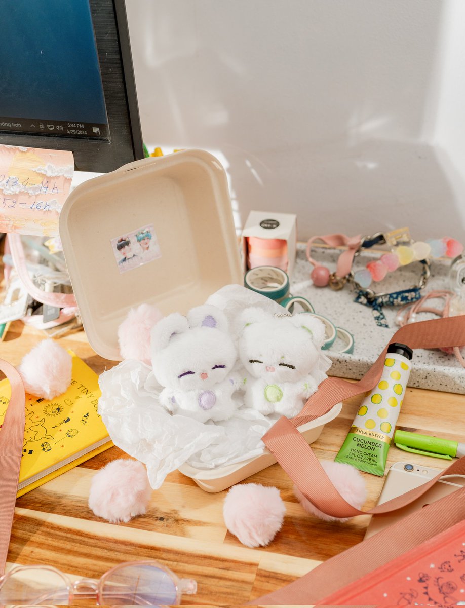 BearStore1306's tweet photo. 🐰🐻
So cute 💚💜
#doll10cm #doll #Taekook #Taehyung #JungKook https://t.co/9YrD3EVR1W