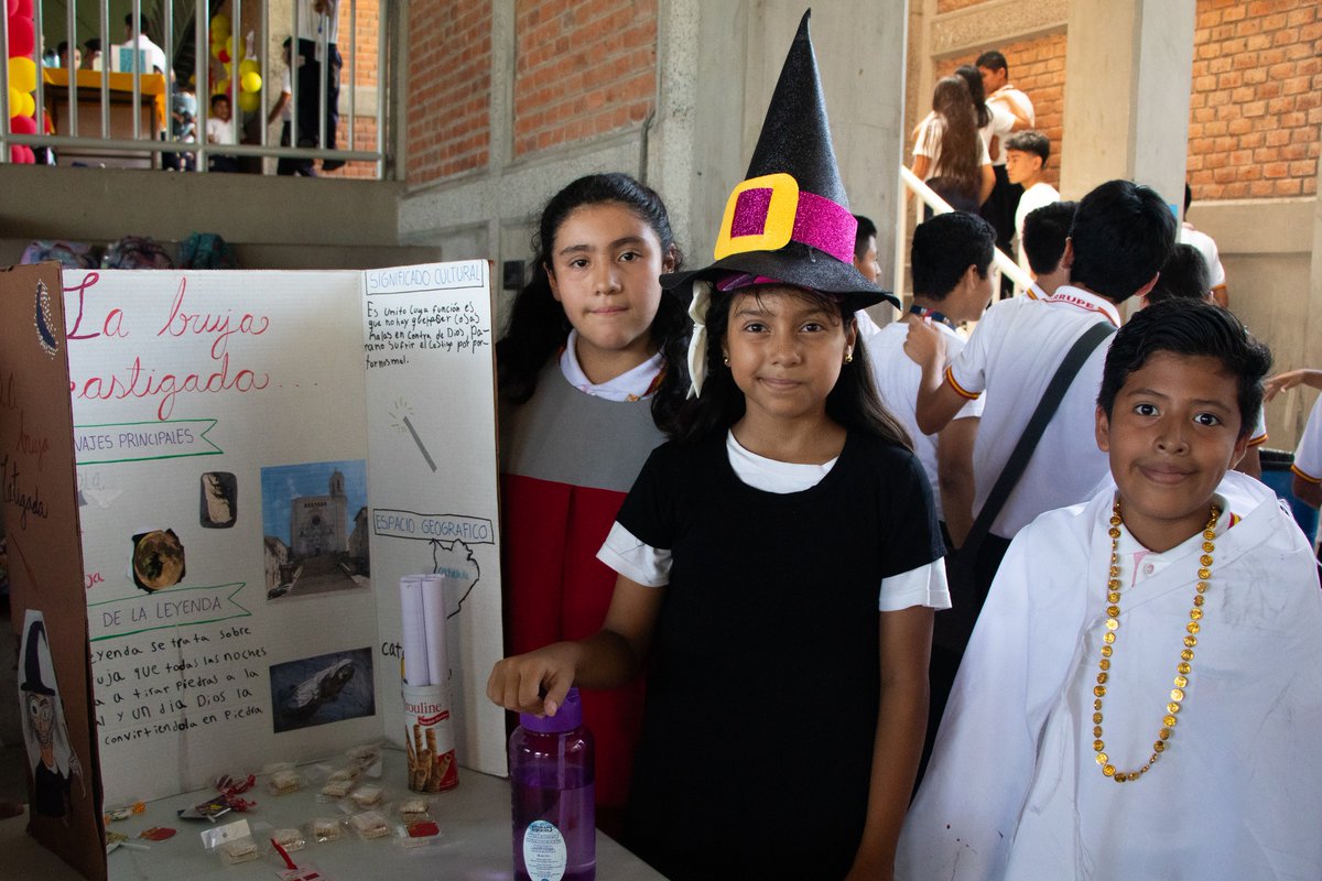 ColPadreArrupe's tweet photo. ¡Ayer y hoy celebramos el Festival de la Cultura Española en el cole! Ayer los estudiantes viajaron al pasado escuchando leyendas de cada comunidad autónoma.
Una oportunidad de profundizar en la #CulturaEspañola. ¿Sabías que habíamos esto?
#SomosArrupe #EducaciónDeAltaCalidad https://t.co/RfrSJopaJJ