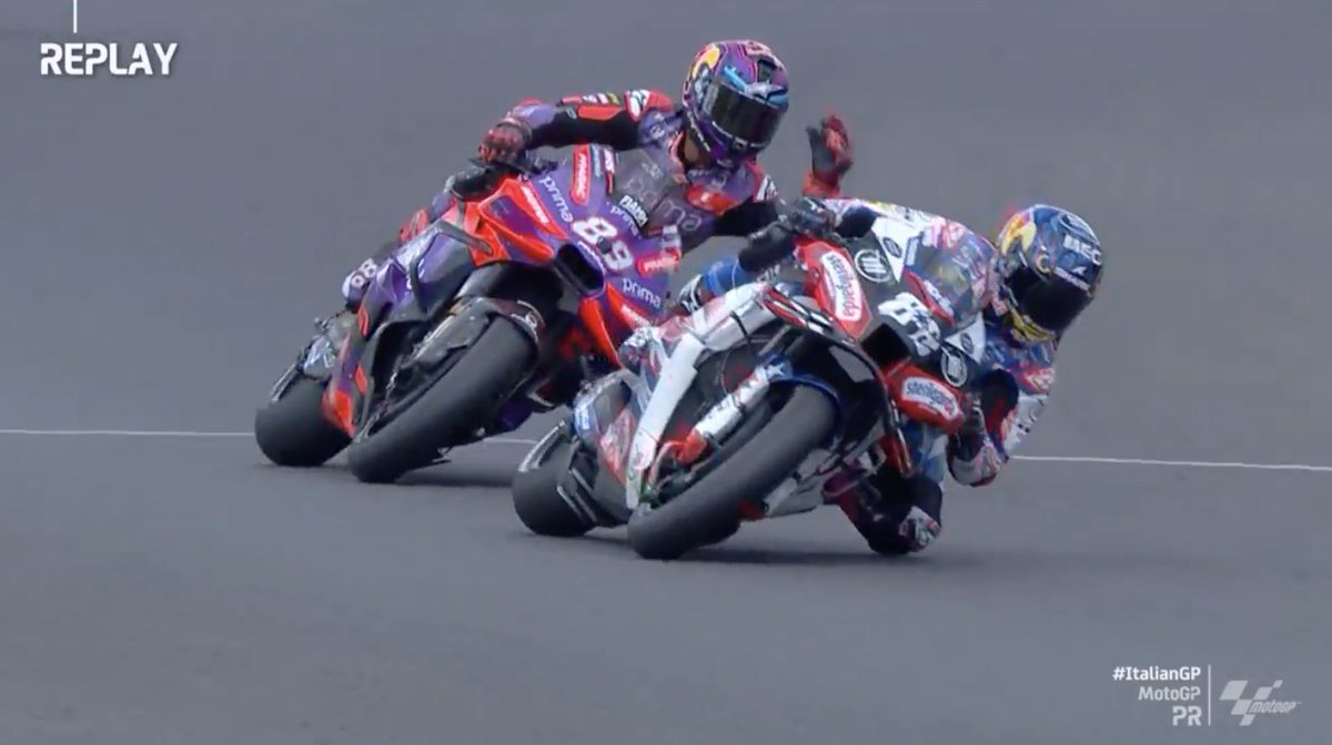 Might be a penalty coming the way of Miguel Oliveira for cruising in front of Jorge Martin...