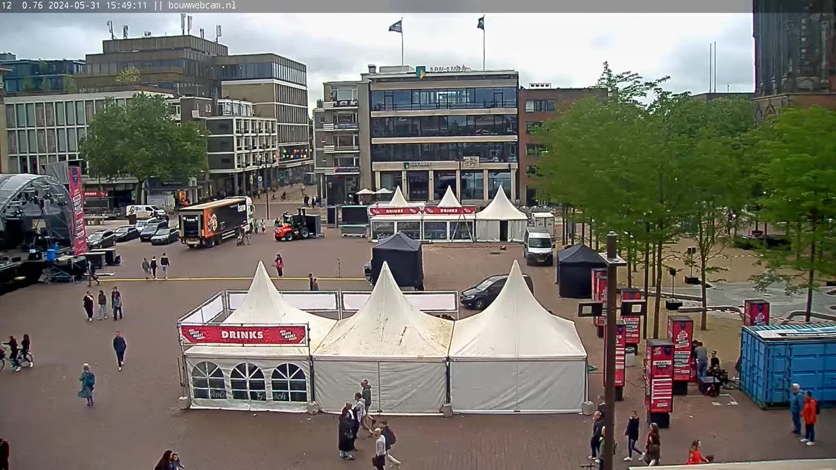 Niet alleen in Leeuwarden is dit weekend wat te beleven, op de Grote Markt van Groningen is het morgen feest, de opbouw is in volle gang: bekijkhet.nu/cams-gr.html#g… Meer info over het Grote Markt Festival staat op bekijkhet.nu/cams-gr.html#g…