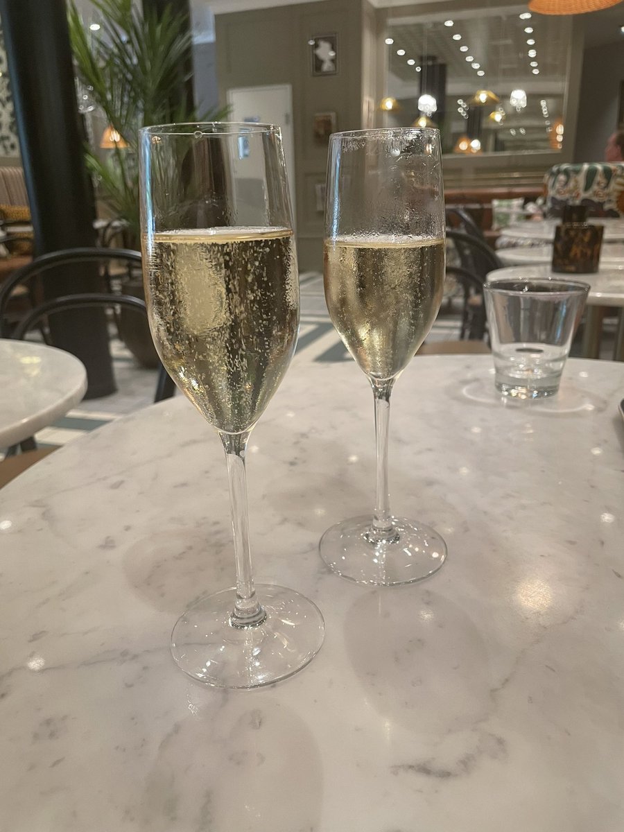 JhhGustafsson's tweet image. Kiva et koulu loppui.. 
Vai mitä @suominen_stina 😀😀
#kesänalkajaiset #espa