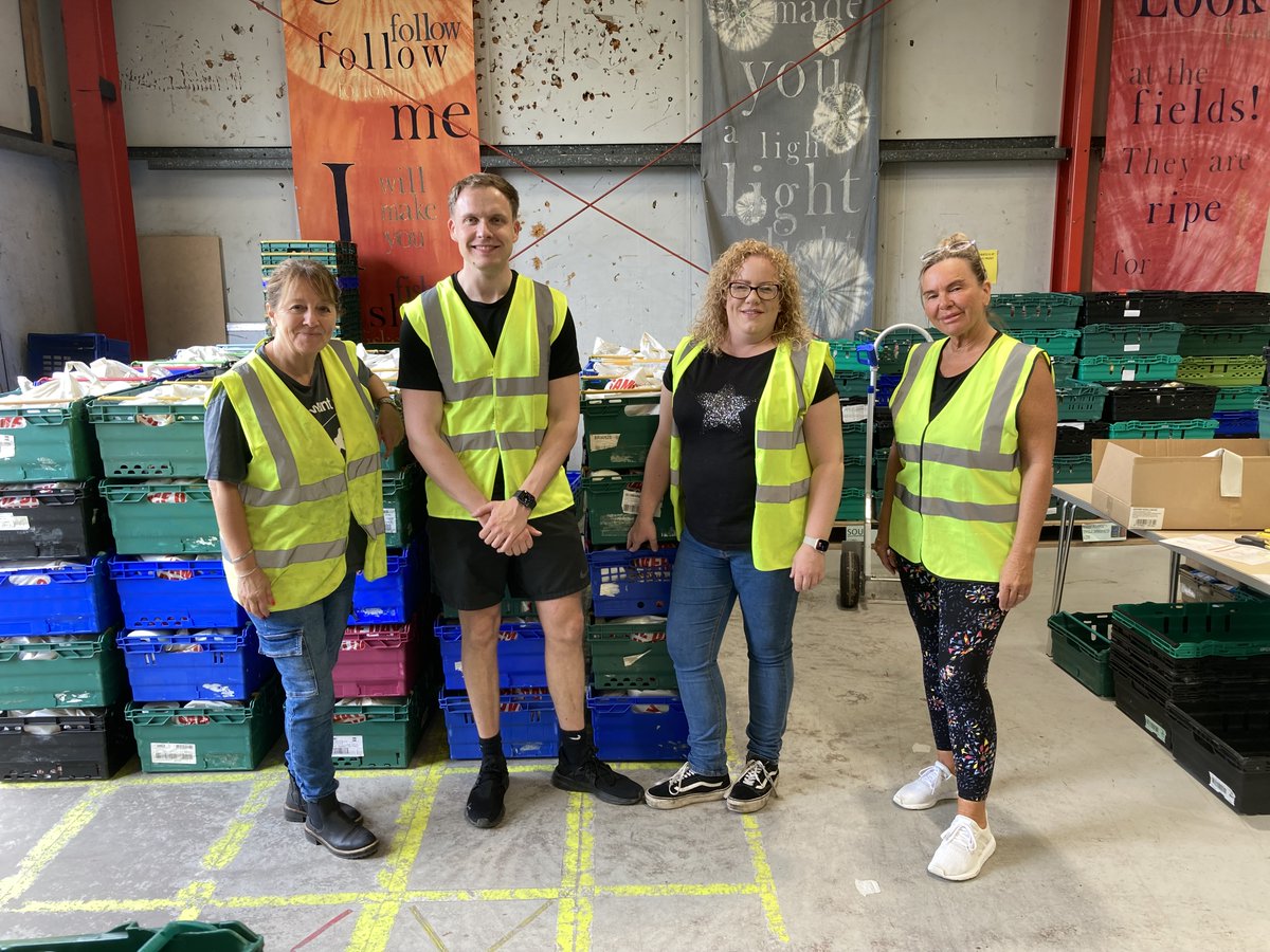 Salford Foodbank (@salfordfoodbank) on Twitter photo #SaturdayShoutout 🎤
We are really grateful to this team from <a href="/BarclaysUK/">Barclays UK</a> for helping us in the warehouse this week. They helped us pick up a big order from Tesco and pack lots of food parcels ready to go out to people in crisis.
#salford #endhunger #emergencyfood #SaturdayShoutout 🎤
We are really grateful to this team from <a href="/BarclaysUK/">Barclays UK</a> for helping us in the warehouse this week. They helped us pick up a big order from Tesco and pack lots of food parcels ready to go out to people in crisis.
#salford #endhunger #emergencyfood