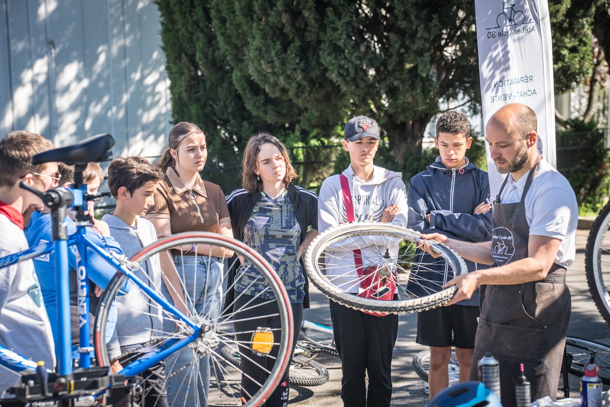 [#LaVéloVibe en action à Nîmes ] 🏫Au collège de Marguerittes, le principal a lancé un défi à ses élèves pour les motiver à se mettre en selle : parcourir autant de kilomètres à vélo que ce qu'il a parcouru lui-même pendant les 24h du Bol d'Or Vélo, soit 670 km ! 🚲