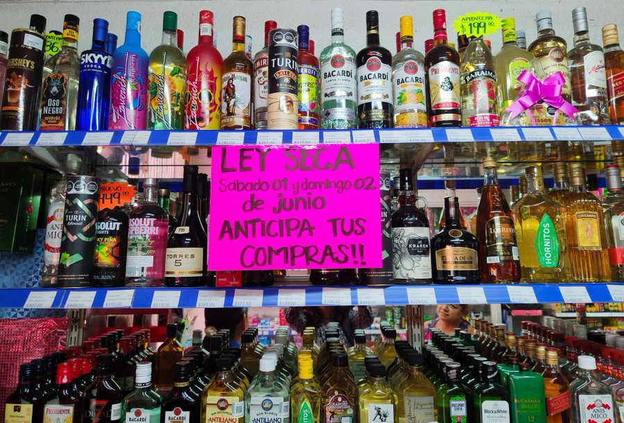 😭#LeySeca😭 AVISO IMPORTANTE Queridos mexicanos y mexicanas, es viernes de compras de pánico😱: sábado y domingo habrá LEY SECA en todo el país Mejor prevenir que lamentar🍻