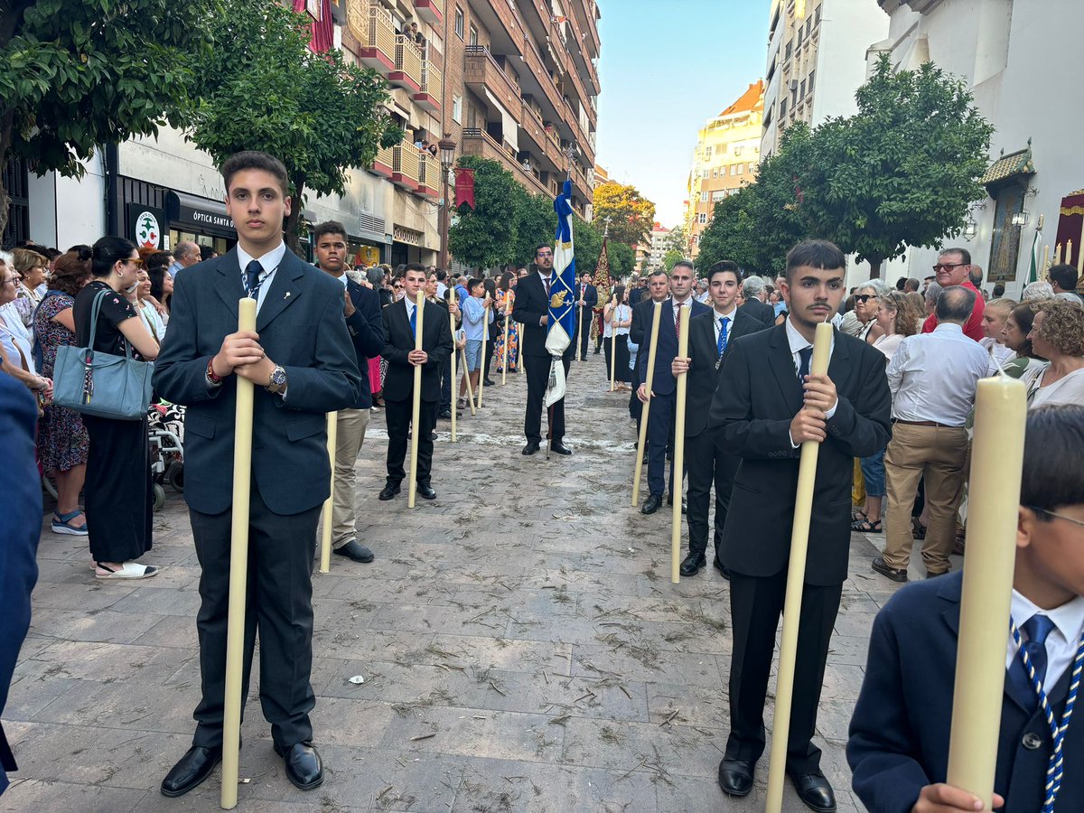 PROCESIÓN DEL CORPUS CHRISTI

En la tarde de ayer un grupo de hermanos representó a nuestra Hermandad acompañado al Santísimo Sacramento en su procesión por las calles de Huelva.