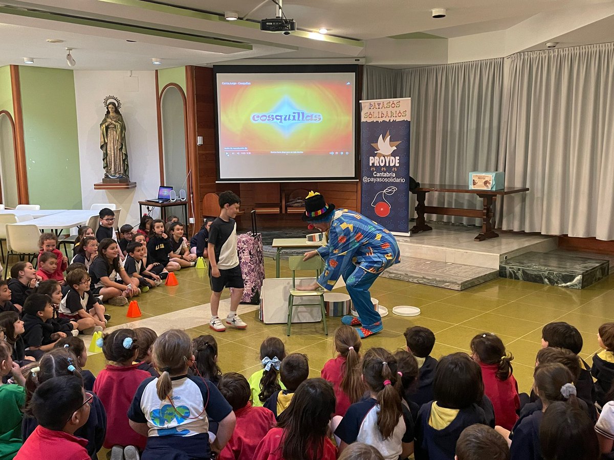 🤡Hoy han venido a divertirse al colegio Chiquilín y Simplón @payasosolidario
 
🍫Coincidiendo con #MeriendaSolidaria @PROYDE visitan a los alumnos de #Infantil y 1º y 2º #Primaria para hablarles del #ComercioJusto con su espectáculo #cremociotojus

#SomosPROYDE🕊️
#SomosLaSalle💫