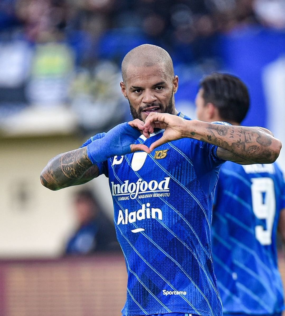 SiaranBolaLive's tweet image. FT #ChampionshipSeries #Leg2 #Liga1 

Madura United 1-3 PERSIB
Agg: 1-6

⚽ Slamet Nurcahyo 90+7'Pen
---
⚽ David Silva 60'
⚽ Klok 86'
⚽ Beckham Putra 90'

PERSIB JUARANYA 🏆
SELAMAT!!
RAYAKAN 🎇🎆🎉🎊🥳