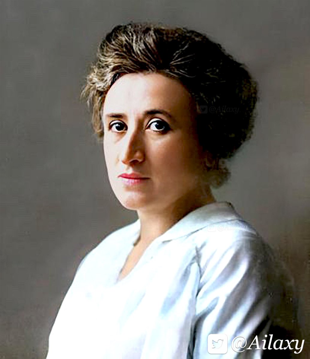 #TalDíaComoHoy, el 31 de mayo de 1919, se encontró e identificó el cuerpo de Rosa Luxemburg, la revolucionaria socialista, en el hospital Charité de Berlín tras realizarle una autopsia. Cinco meses habían pasado desde que fue asesinada y su cuerpo arrojado al canal Landwehr de