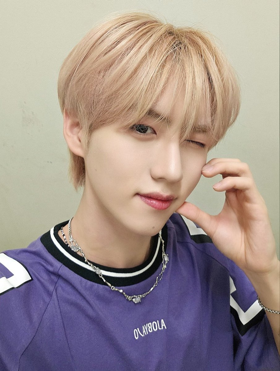 [#예왕]

보라색 옷 잘 어울려?

#EPEX #이펙스 #YEWANG #예왕