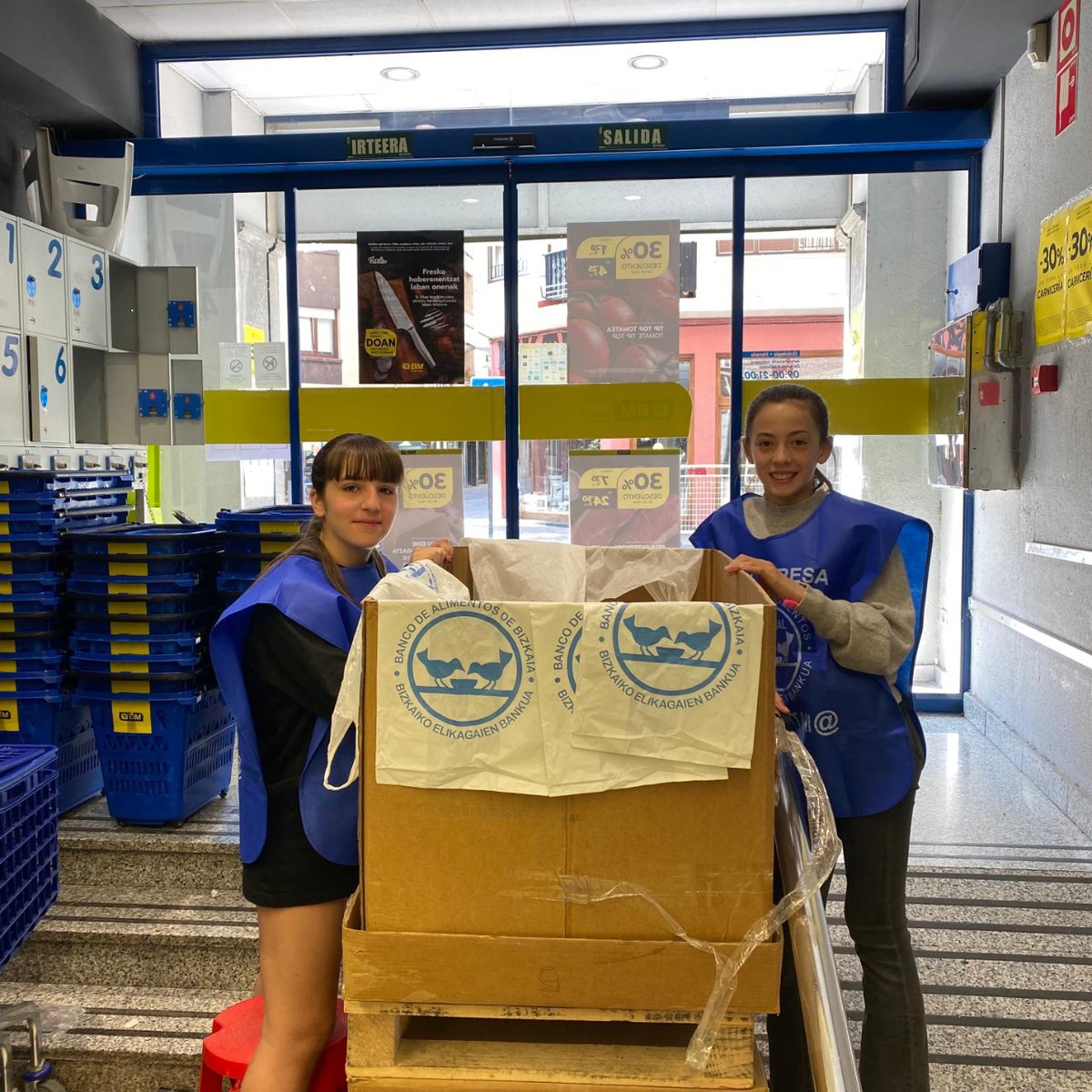 sanfidel_ikas's tweet image. 🥫🥡🧃 @Bizbancali-ren #janari bilketan parte hartu dugu. Ikasle eta irakasleak inplikatu dira ekintza #solidario honetan pertsona guztiek elikagai duinak izan dezaten. Baloreetan oinarritutako #hezkuntza bultzada handia da eurentzat. 

#SanFidel #Gernika