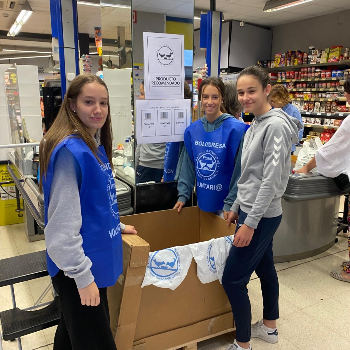 sanfidel_ikas's tweet image. 🥫🥡🧃 @Bizbancali-ren #janari bilketan parte hartu dugu. Ikasle eta irakasleak inplikatu dira ekintza #solidario honetan pertsona guztiek elikagai duinak izan dezaten. Baloreetan oinarritutako #hezkuntza bultzada handia da eurentzat. 

#SanFidel #Gernika