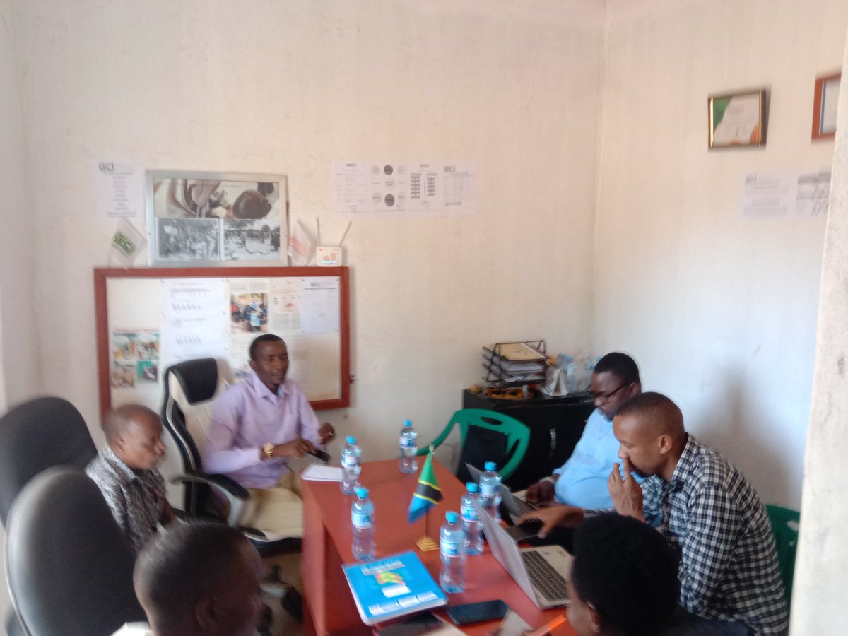 GreenCommunit14's tweet photo. Today we had a great visit at our office with Norwegian Church Aid Actalliance. 

They visited us to conduct an special conversation. We're very excited about this special visit at our organization. https://t.co/BhOPSWqpUx