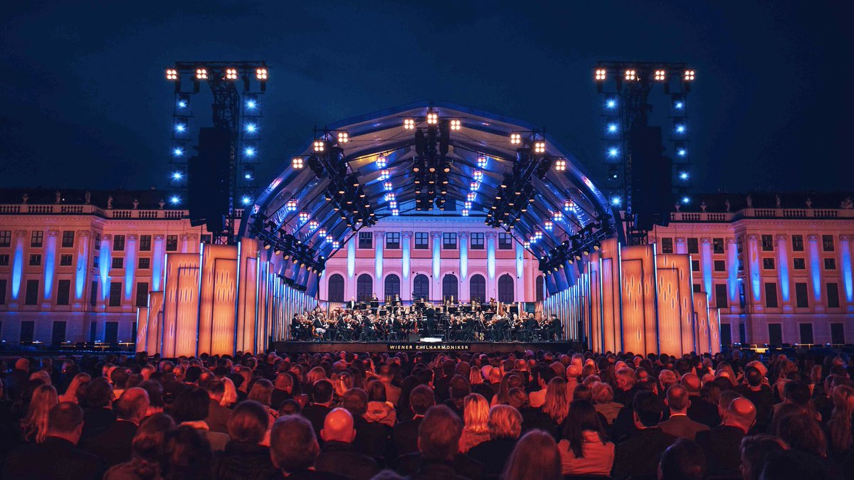 The clock is ticking: in a week, we will welcome the @Vienna_Phil back to #Schönbrunn. Mark your calendars and join us for a night of sublime #music and unforgettable memories at the #SummerNightConcert 2024! 📸 1 © Julius Silver 📸 2-3 © Niklas Schnaubelt