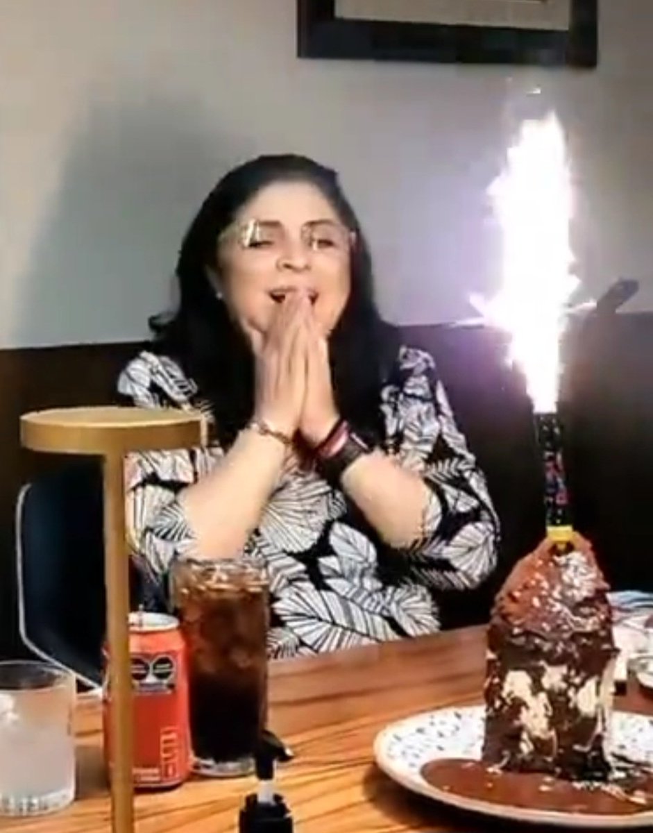 Feliz cumpleaños mi vida, que la vida te siga regalando momentos bonitos llenos de risa y mucho amor..Que Dios te conceda muchísimos años más de vida, eres y serás lo mejor q me ha pasado, agradezco tanto a Dios y a tí por tu hermosa existencia💗
TE AMO ♥️

HB2U VICTORIA RUFFO