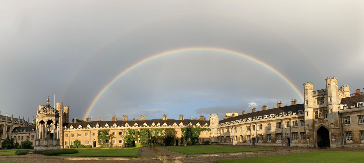 So it's not exactly summery, the weather, but there have been some lovely rainbows at Trinity. 📸Prof Cameron Petrie #CambridgeCollegeGardens #ExTRINordinary