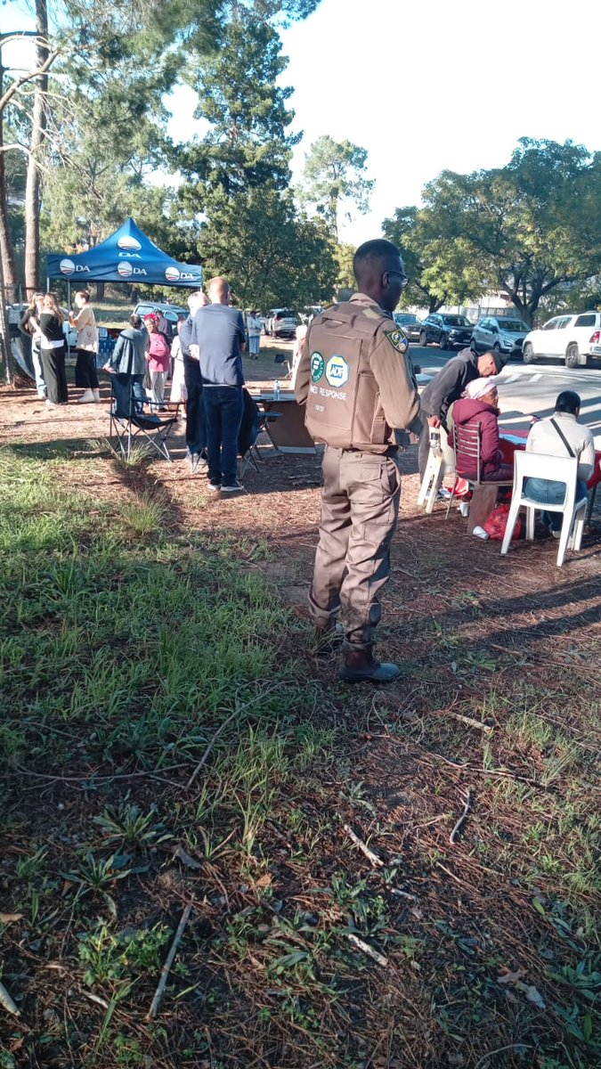Fidelity_Secure's tweet photo. Our Stellenbosch team ensured your safety at the Papegaaiberg voting station on Wednesday. Thanks to our skilled heroes for guarding and securing a safe election!
#FidelityADT #Stellenbosch #FidelityHeroes #SAelections #VotingSeason #MakeyourMark #WeAreFidelity https://t.co/sSWImvKDYT