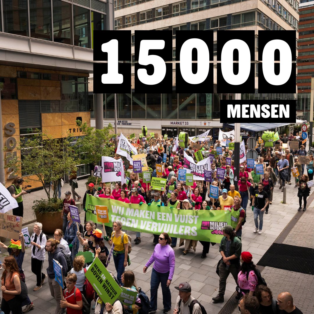 Wauw, meer dan 15.000 mensen op de Zuidas voor het klimaat! 💚

Samen maakten we een grote groene vuist tegen grote vervuilers. De bedrijven op de Zuidas kunnen niet meer om ons heen! ✊

Was jij er ook bij?

#Klimaatmars #Zuidas #MensenBovenWinst