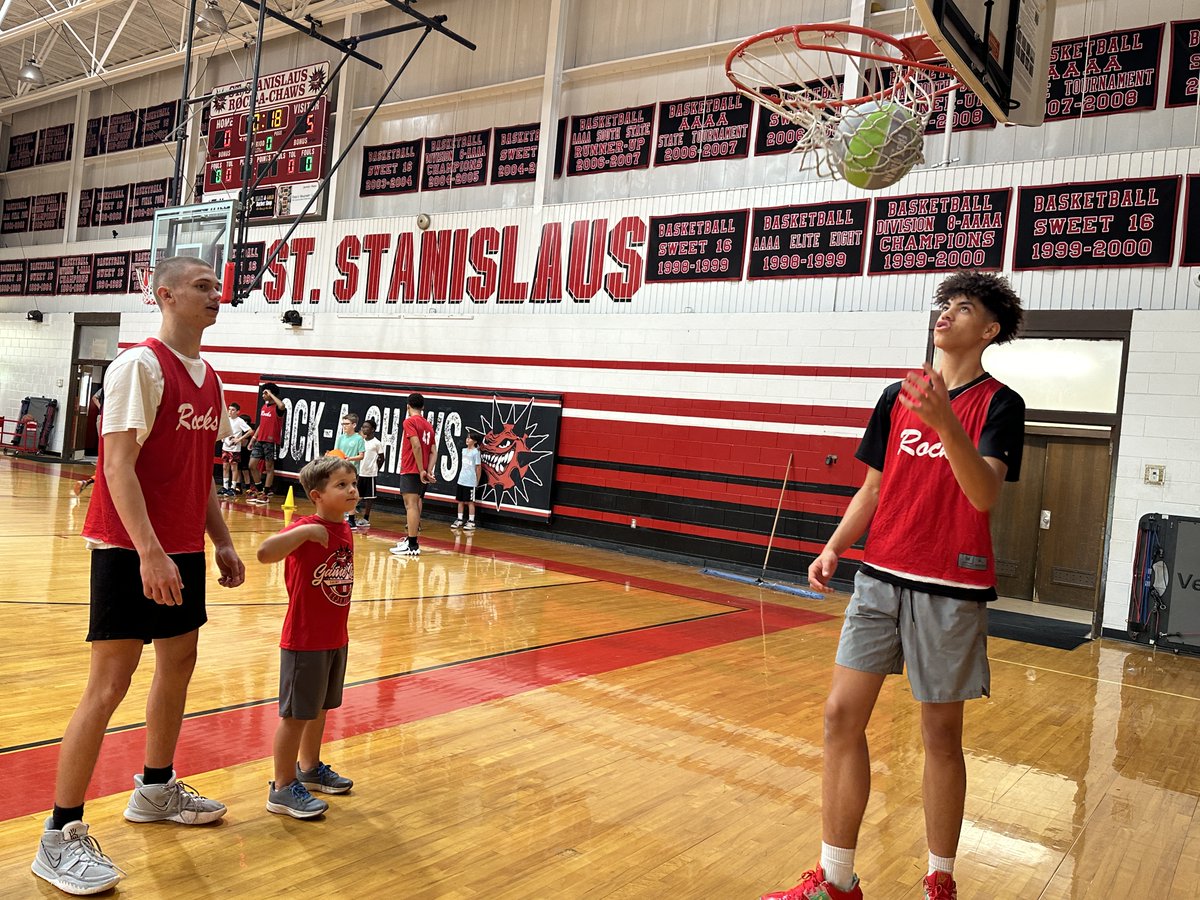 StanislausRocks's tweet image. 🏀 Little Dribblers Camp Fun at Saint Stanislaus! 🏀
Our gym is buzzing with excitement as the Little Dribblers camp is in full swing! The kids are having a blast, learning new skills, and making new friends. We love seeing their smiles and energy on the court.