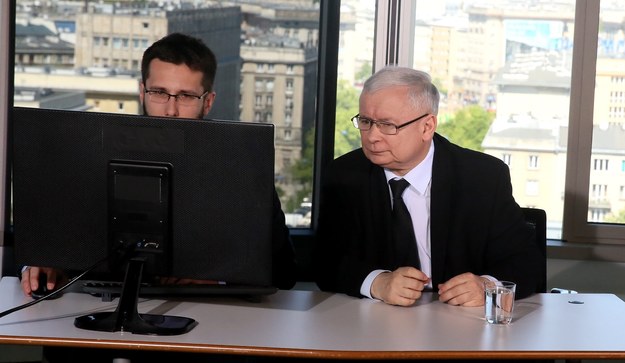 DozorcaX tweet media