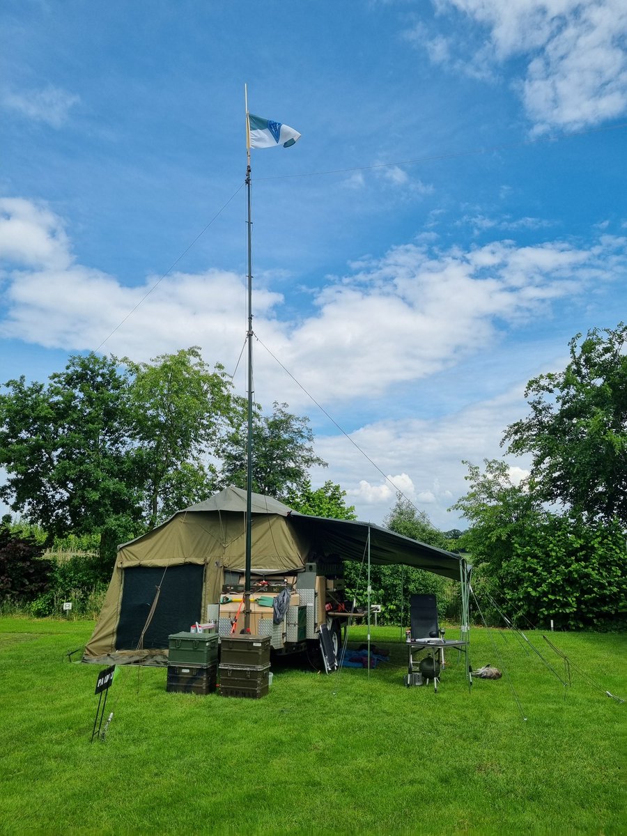 Station is klaar. Ben nu QRV op 3630kHz, 145.325 en PI3EHV. 
Lekker weer tot nu toe, dus de bbq klaarzetten 😉