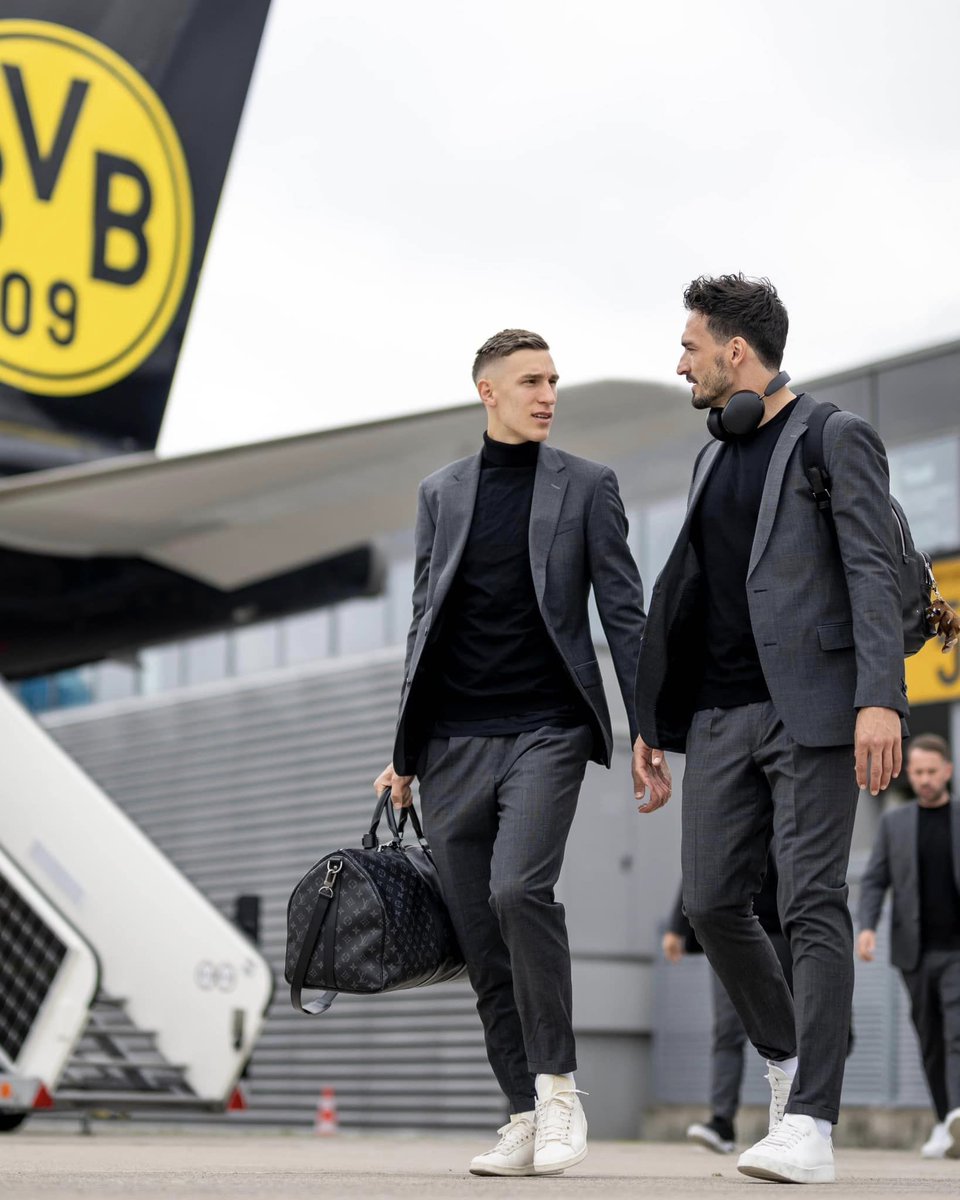 #UECLfinal: Borussia Dortmund arrives in London in style Are they cooking Madrid or they'll be cooked?🤔 #RealMadridCF #BorussiaDortmund #MaxSports