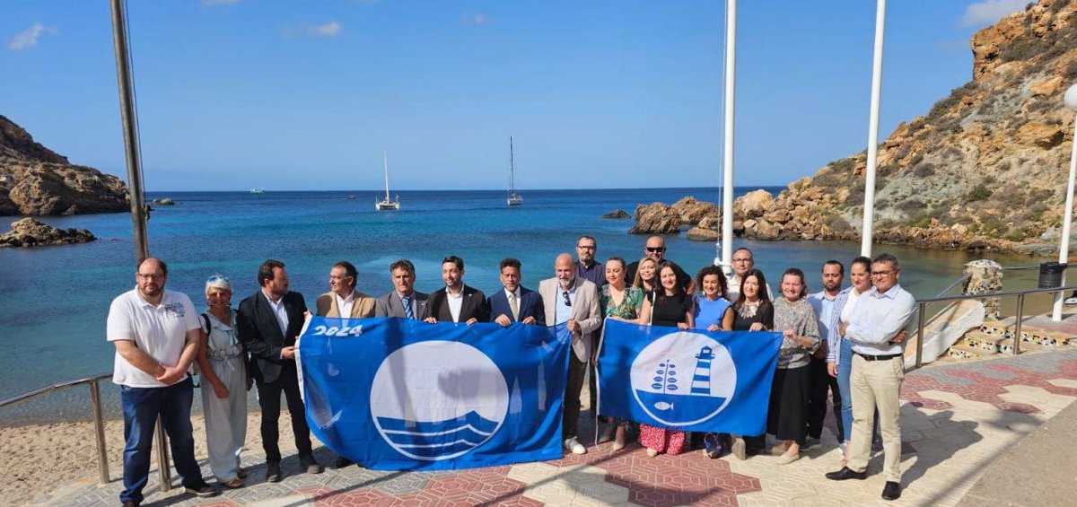 Turismo entrega las 33 banderas azules que ondearán este verano en las playas y puertos deportivos de la #RegiónDeMurcia.

Noticia: carm.es/web/pagina?IDC…