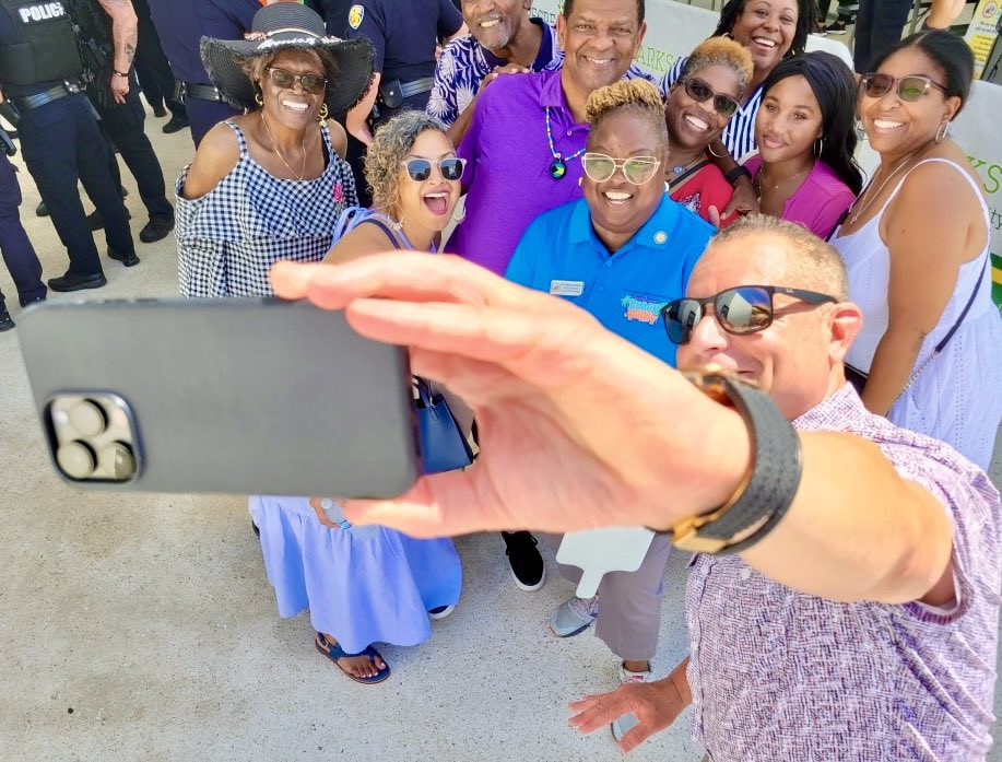 Mobile Mike tweet media