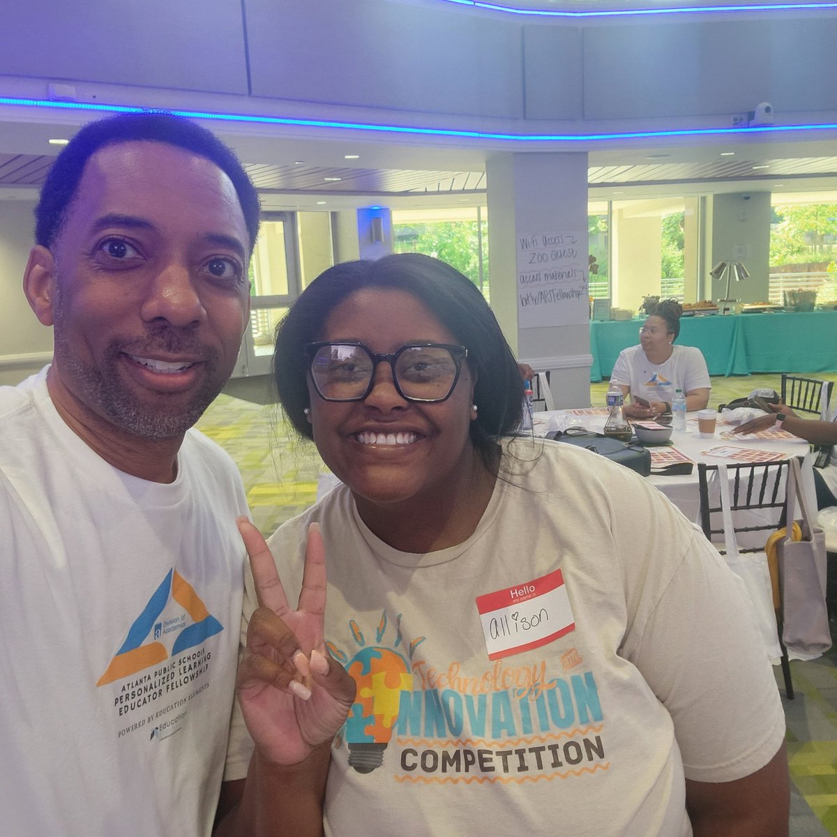 Having a blast with <a href="/apsittommy/">Tommy</a> at <a href="/ZooATL/">ZooATL</a> #APSFELLOWS24