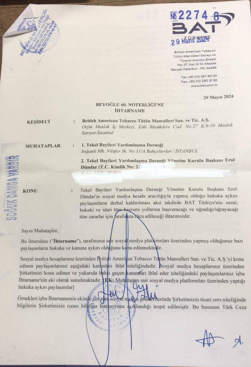 DundarErol_'s tweet photo. Değerli meslektaşlar; 
Bildiğiniz gibi bir aydan fazla süredir uygulamış olduğu satış politikasını protesto etmek için BAT’ı boykot ediyoruz. Konu ile ilgili olarak BAT tarafından gönderilen bir ihtar mektubu bugün elimize ulaştı. Mektubun içeriğinin şahsımı ve derneğimizi tehdit eder nitelikte olduğunu belirtmek isterim. Fakat BAT’ın şunu bilmesi gerekiyor. Haklı olduğumuz bu konuda bir adım bile geri atmayacağımız gibi paylaşımlarımızı da kaldırmayacağız. Yeni paylaşımlarla konuyu gündemde tutmaya ve boykotumuzu sürdürmeye devam edeceğiz. Haksızlığı belgelediğimiz iki farklı faturayı “ticari sır” şeklinde tanımlayıp bizi bunu yaymakla suçlayarak bir sonuç alamayacaklarını bilmelerini isteriz. Bunun yerine satış politikalarını “Değerli İş Ortağımız” şeklinde hitap ettikleri biz tekel bayilerini de koruyacak şekilde düzenlemelerini bekliyoruz. Derneğimizin kuruluş amacı üyelerimizin ticari faaliyetlerini sürdürürken uğrayabileceği haksızlıklara karşı yanlarında olup destek vermek ve onların haklarını savunmaktır. Amacımızın gösterdiği yolda yılmaksızın mücadele vereceğimizin bilinmesini isteriz… @BATplc  @BirGun_Gazetesi @tele1comtr @halktvcomtr @B_Palandoken 
Erol Dündar TBYD Başkanı