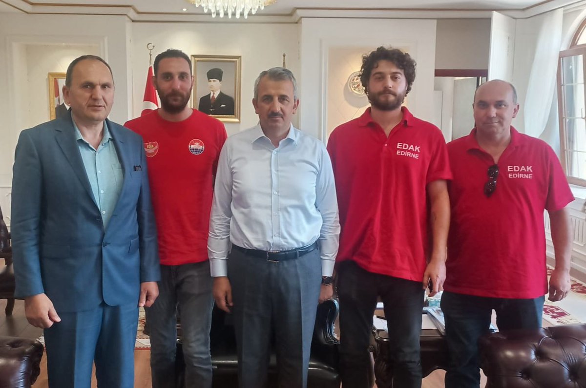 edak_org's tweet photo. Edirne Arama Kurtarma Derneği olarak  Edirne Valisi Sayın Yunus SEZER'i  ziyarette bulunduk ekim ayında yapıcalak uluslar arası fedarasyon tatbikatı için görüşme sağladık kendisine ve afad il müdürlüğüne desteklerinden dolayı teşekkür ediyoruz. https://t.co/WvjbS2TiOh