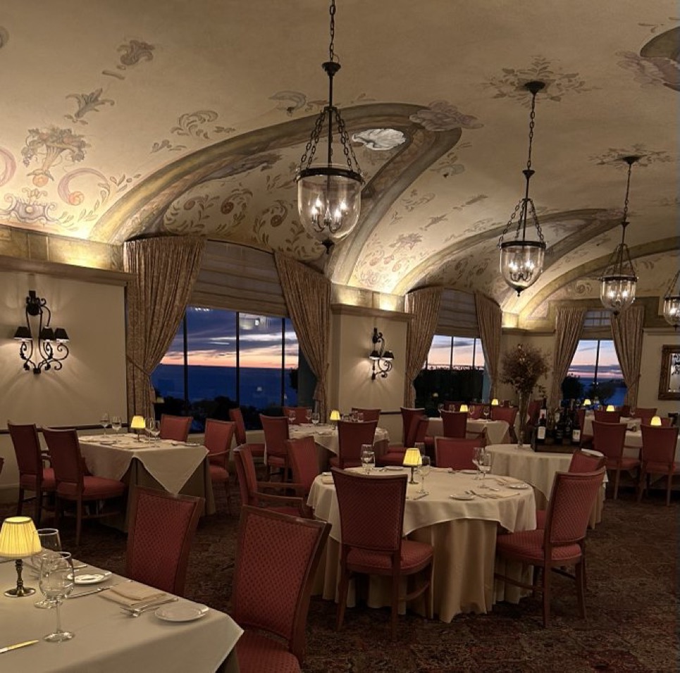 TrumpGolfLA's tweet image. With fresco ceilings and views of the Pacific, the Cafe Pacific is an elegant and unique space to host lunch, Afternoon Tea and Dinner. Don't miss out on seeing this beautiful space in person!

#trumpgolf #trumpla #cafepacific #diningroom