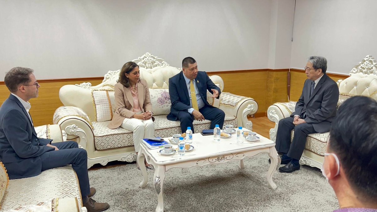 🌾 On her first official trip outside IRRI HQ, DG Yvonne Pinto &amp; the IRRI Thailand team met with Natthakit Khongthip, Director General of the Thai Rice Department, one of IRRI's key partners to discuss collaboration opportunities through capacity building. 🇹🇭
#RiceScience