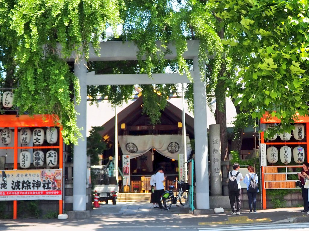 築地場外市場はインバウンドで激混みだったけど波除神社は人少なかった。でかい獅子頭も外国人にウケそうだけどね