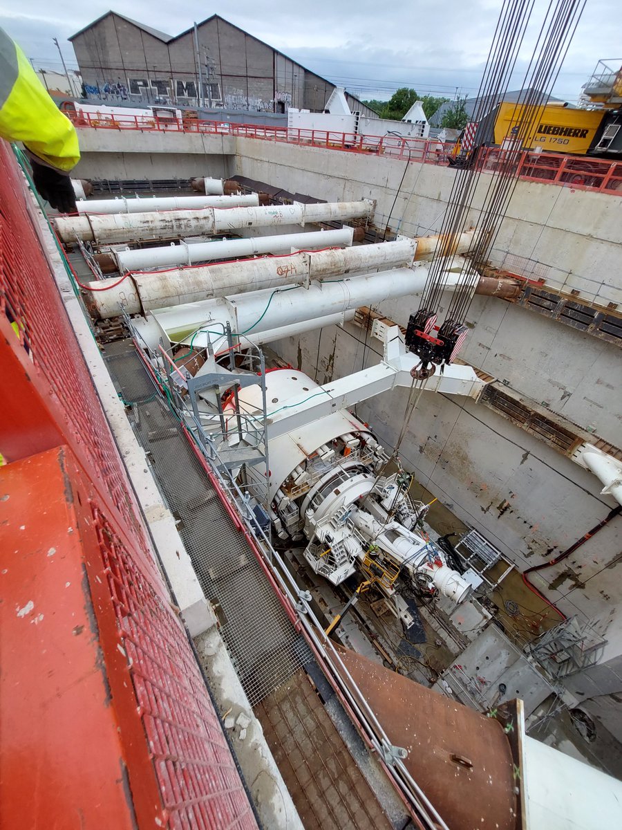 🚧/Ligne C
Découvrez en images la #visite du lundi 27 mai !📷 Des riverains ont eu l'opportunité de visiter la future #station Montaudran Gare - Piste des Géants 🏗️ L'occasion de présenter le #chantier aux habitants et d'échanger sur les travaux en cours.🦺