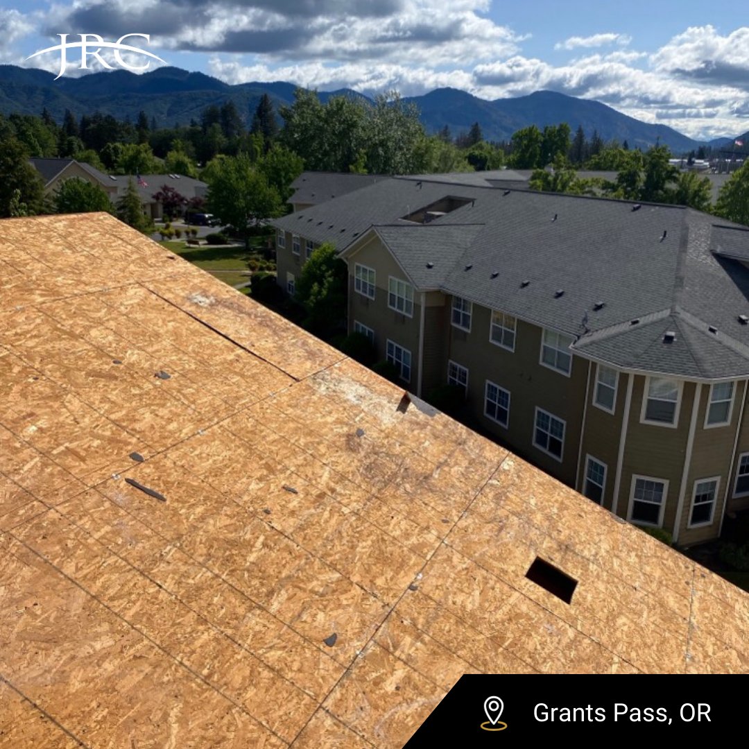 The JRC team is making good progress on this shingle roof replacement project in Oregon. We are eager to see the finished look.

#JRC #progresspost #commercialroofing #construction