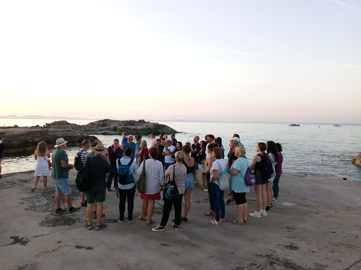 Passejada historicoliteraria, amb Santi Colomar i Vicent Ferrer, organitzada per l'Obra Cultural Balear de Formentera i l'STEI