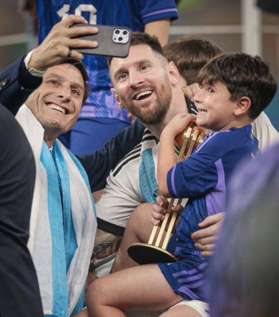 🎙 Javier Zanetti: 'An anecdote with Messi? The last one... in Qatar. We became world champions, I went down to the court, I started to greet everyone and he hadn't crossed him. Suddenly I see Lauti with his family on the award stage, and when I'm walking up the ladder, they