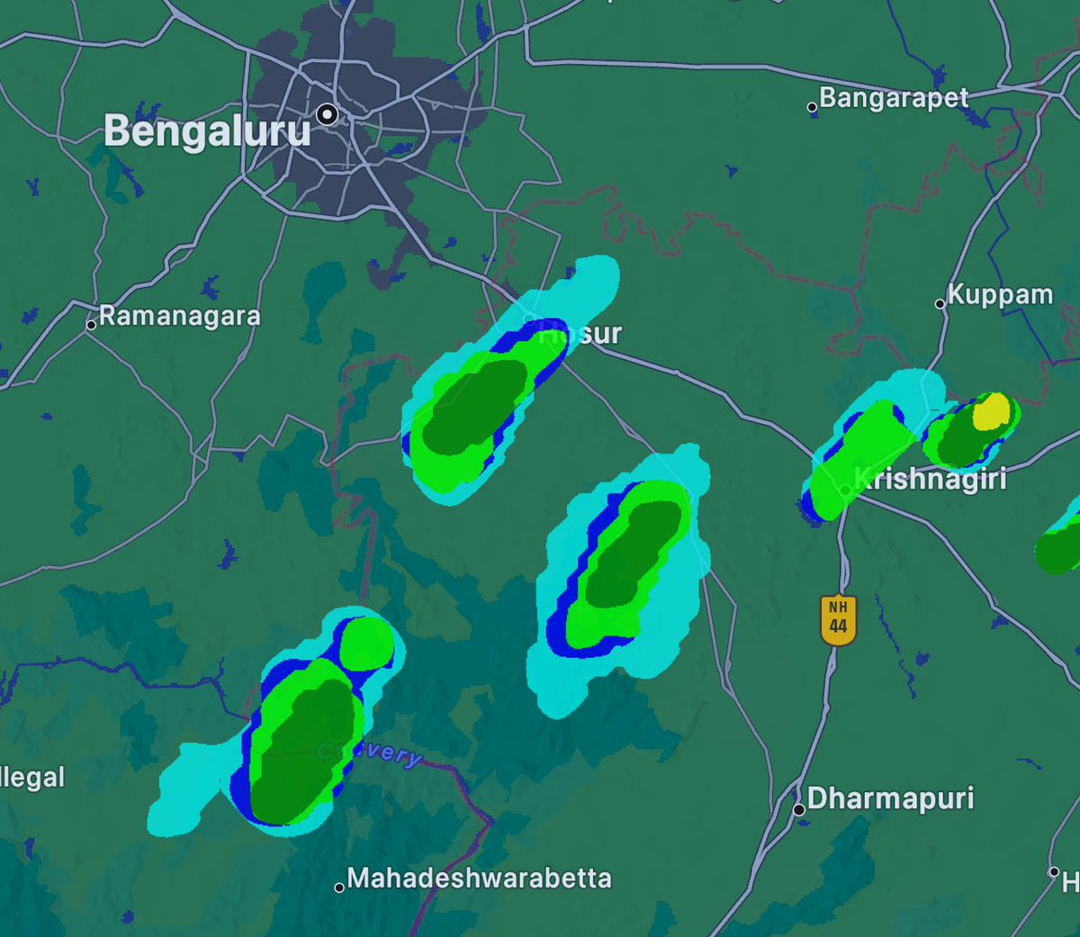 Raining in Kaveri Border around Biligundulu & Hanur side.

Rainfall activity seen near Hosur , Krishnagiri & Panjapalli in Krishnaragiri district.

#KarnatakaRains #TNRains