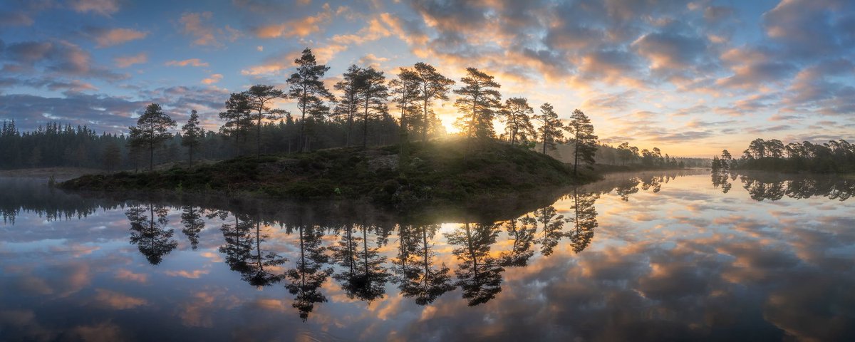 I captured this panorama on my last outing. Love the reflection 🤩