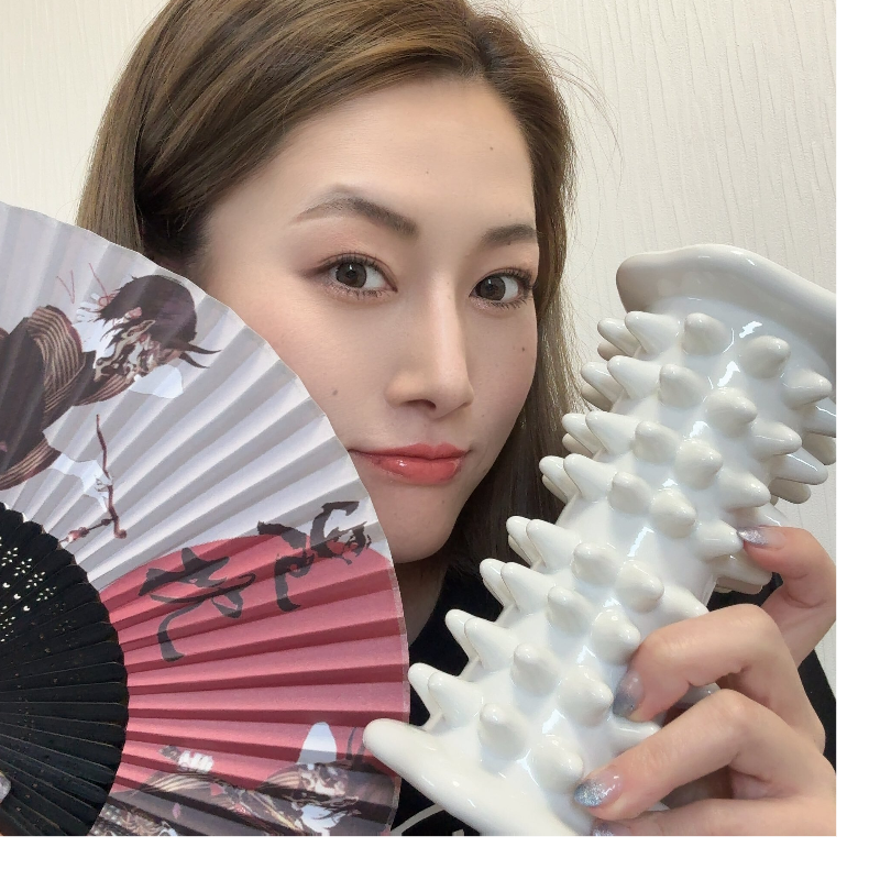 Press__official's tweet photo. 96個のかた～い陶器の突起で、コリ退治！ “最強最硬のツボ押しギア”「鬼枕」。娘の肩コリを憂う父が3年がかりで開発し、世界遺産・鬼ヶ城センターでも発売決定の逸品を、早い者勝ち10〜30％オフで「CAMPFIRE」で支援購入できます。
#肩こり #首こり #こり  #ストレッチ #整体