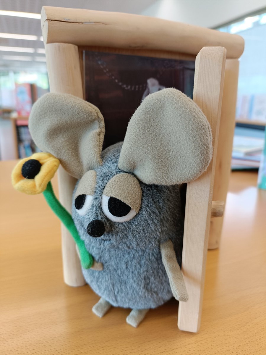 El ratolí Frederick🐭 ha sortit de la biblioteca per visitar els més petits de l'Escola Serenavall! 😉
Ha gaudit molt compartint la màgia dels contes i l'amor pels llibres amb els infants😍

#BiblioLlavaneres #BibliosMaresme #BibliotequesXBM #Llavaneres #Frederick #LeoLionni