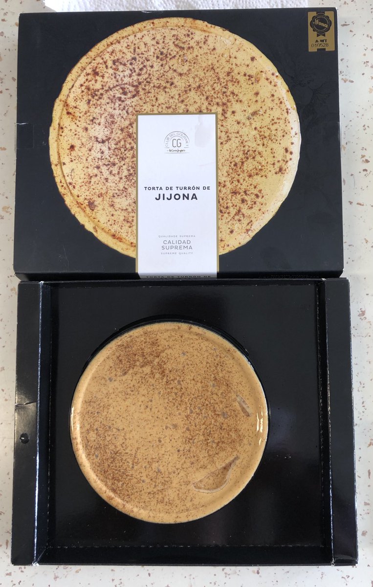 Alvaro est un des correspondants espagnols qui sont venus passer une semaine dans notre école. Il nous a apporté un gâteau typique de sa région. Marlon et Gabin 🇪🇸🇫🇷🎂🇪🇺❤️😋