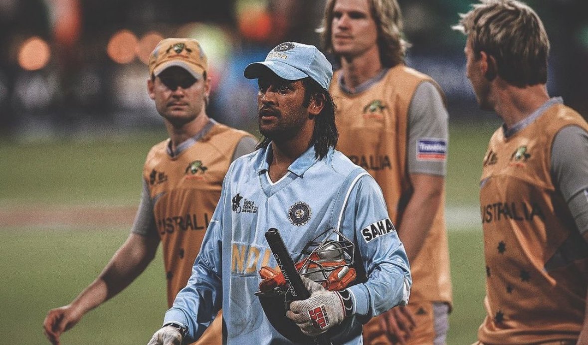 Exposing MS dhoni's craze prior to the release of his biopic.

A Thread 🧵