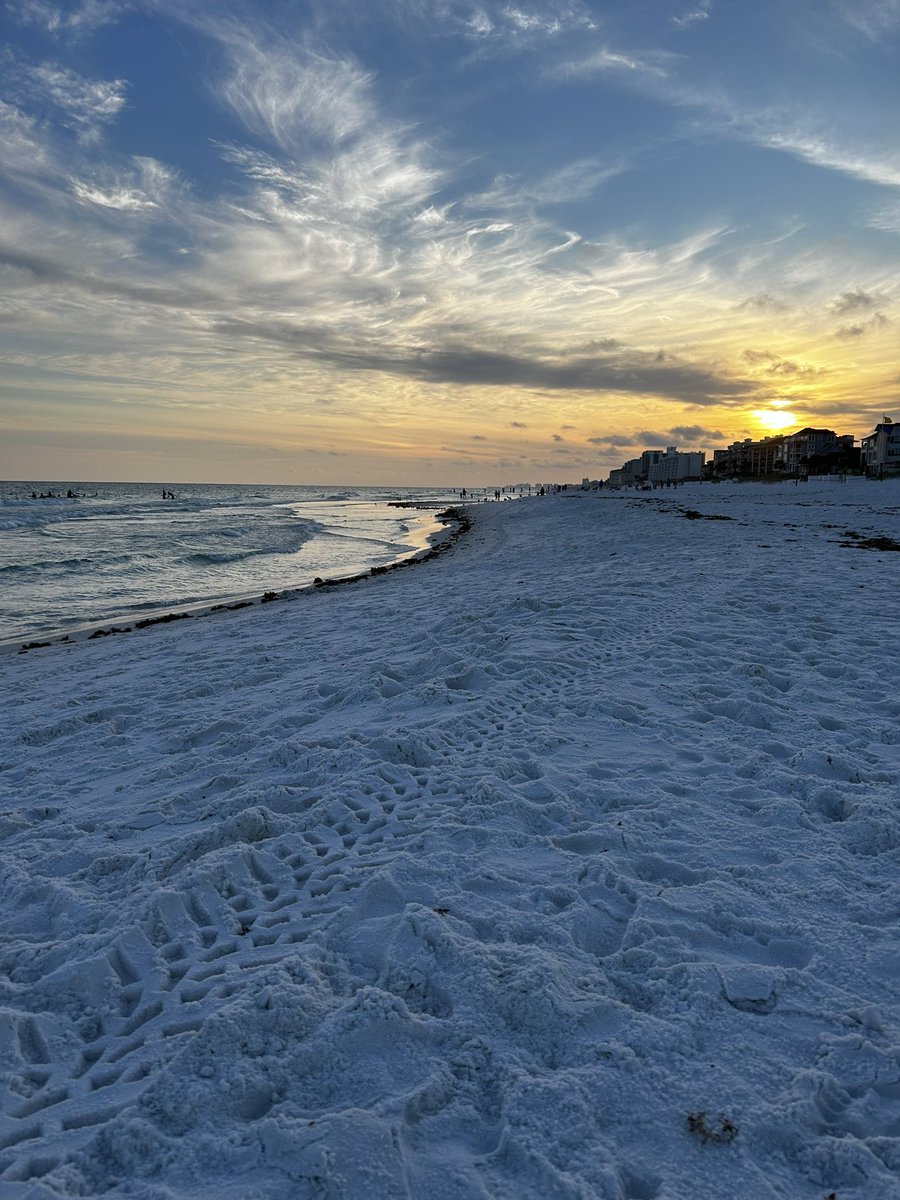 Western70122's tweet photo. @snufflewort Destin, Fla. We went last week. https://t.co/QlqLm2DFYq
