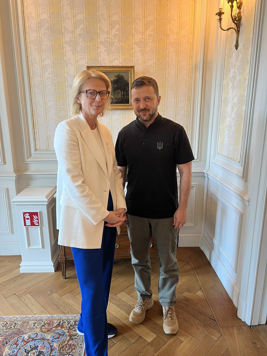 Vi välkomnade Ukrainas president @ZelenskyyUa till Sverige idag. Under besöket skrev han och statsminister Ulf Kristersson på en överenskommelse om säkerhetssamarbete mellan Sverige och Ukraina. Sverige kommer stå vid Ukrainas sida så länge det behövs.